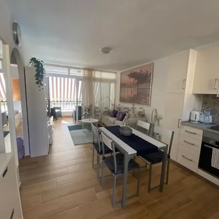 Fayser 301 Close To Beach, Fully Renovated, Air Con 아파트 *