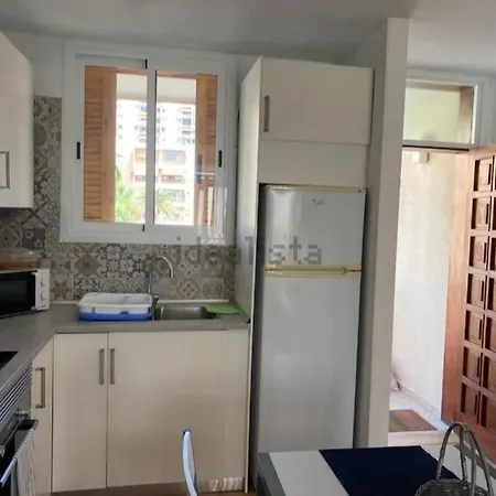 아파트 Fayser 301 Close To Beach, Fully Renovated, Air Con 아로나